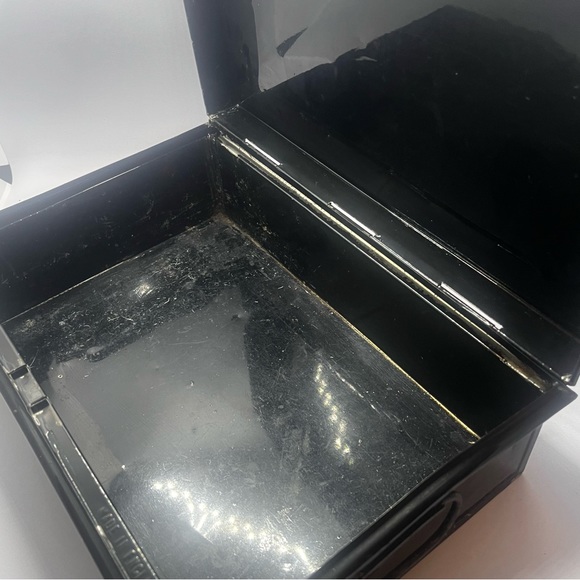 Vintage metal black box with handles - Picture 3 of 11
